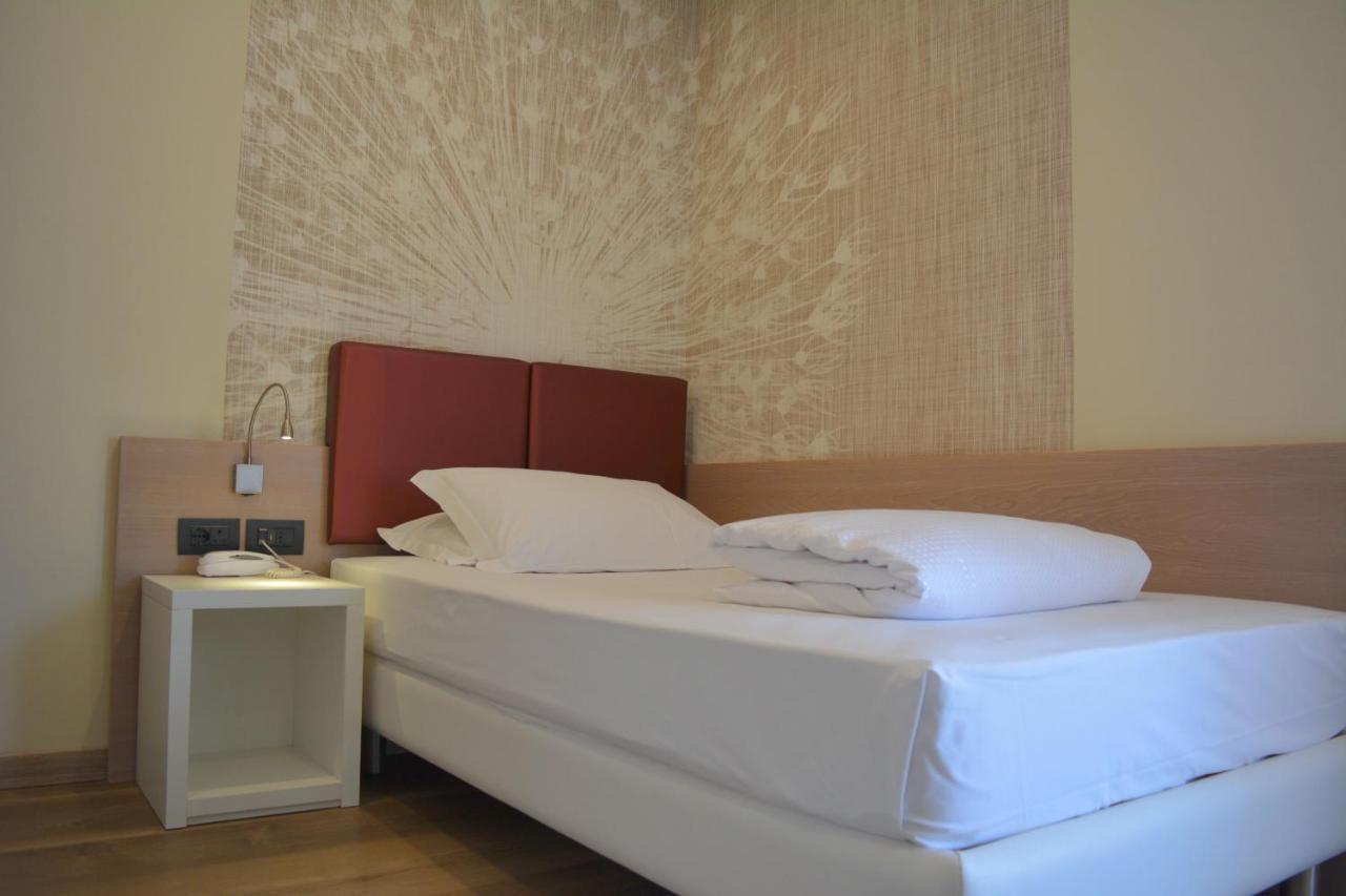 Hotel Virgilio Riva del Garda Exterior photo
